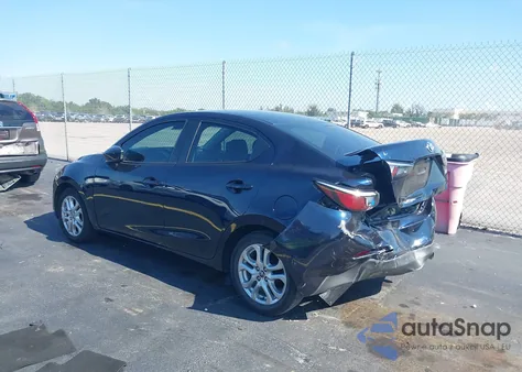 2018 Toyota Yaris Ia z USA, uszkodzony, nr VIN 3MYDLBYV0JY303616
